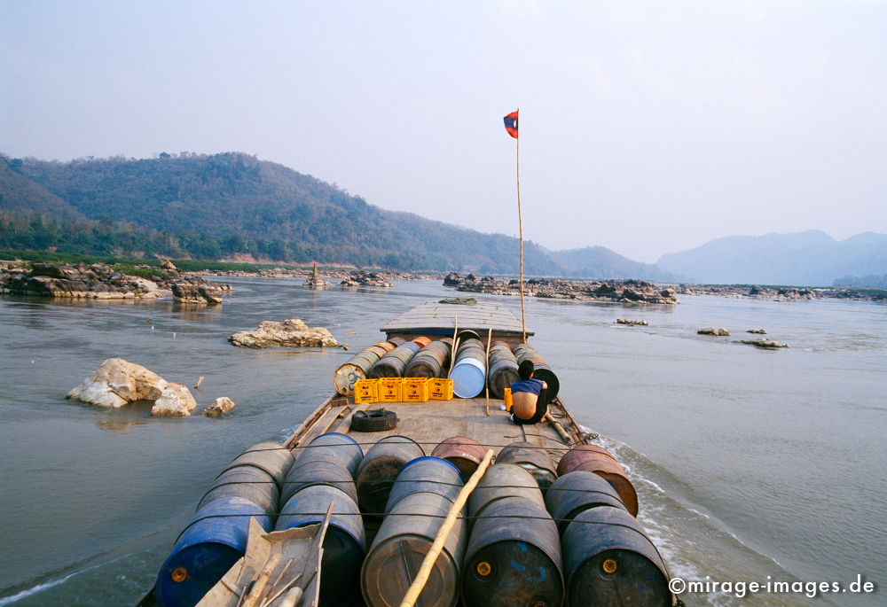 On the Mekong River
Laos
Schlüsselwörter: Südost Asien, Indochina, Entwicklungsland, Fernreise, Kultur, Gesellschaft, Tourismus, Sozialismus, Volksrepublik Laos, Transport, Fluss, Felsen, Wasser, Ladung, Infrastruktur,