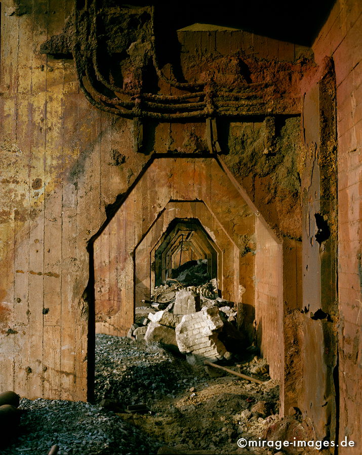 verlassener Schrottplatz 2
Schlüsselwörter: rot, Staub, Dreck