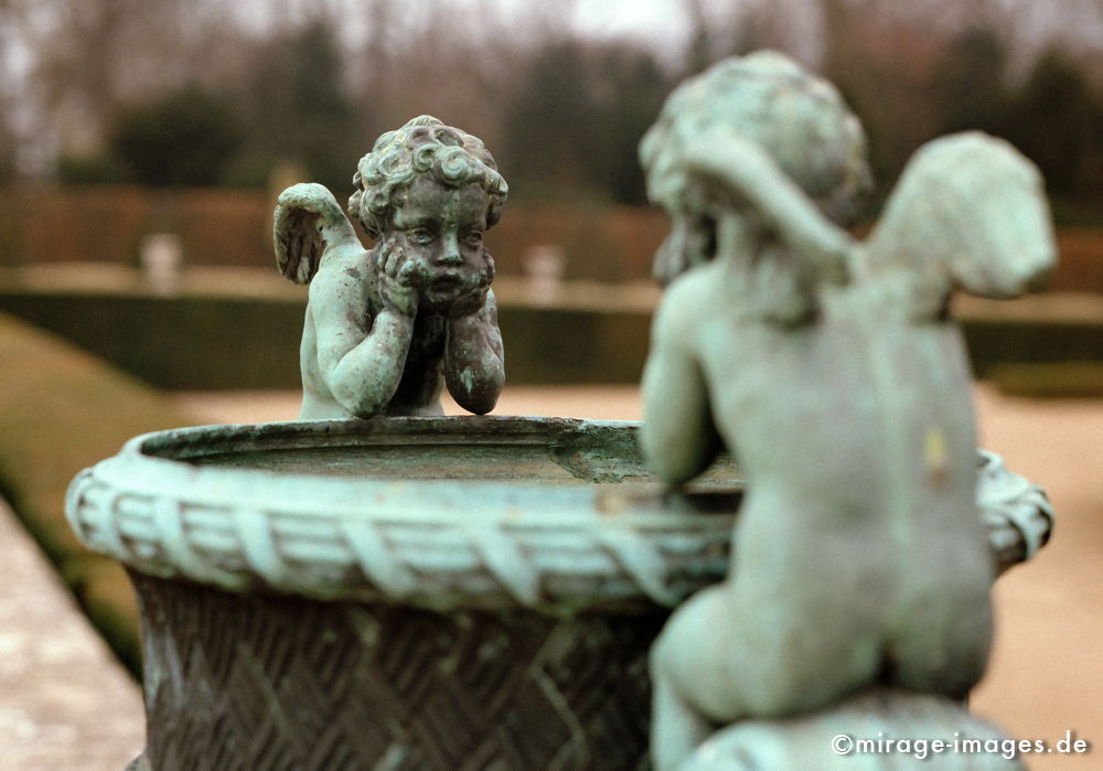 Great Thinkers
Schlosspark Versailles
Schlüsselwörter: Europa, europäisch, Metropole, Frankreich, Paris, europäisch, Tourismus, Reiseziel, Sehenswürdigkeit, Schloss, Kunst, berühmt, Götter, Engel, historisch, Geschichte, alt, Putte, Patina, Denken, nachdenken, Kind, Flügel, Barock, Weltkulturerbe, UNESC
