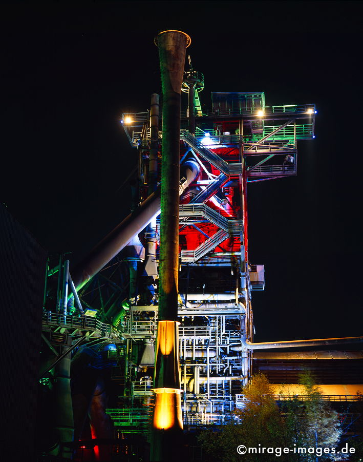 Stahlwerk Meiderich
Landschaftspark Duisburg
Schlüsselwörter: nachts, beleuchtet, farbig, grün, blau, bunt, idyllisch, Zauber, beleuchtet, Tourismus, Lichtkunst, Kunst, Attraktion, Landmarke, IBA, Industrieromantik, Nostalgie, Ausflugsziel, Denkmal, Hochofen, Ruine, Schwerindustrie, Industriekultur, Rost, Eisen,