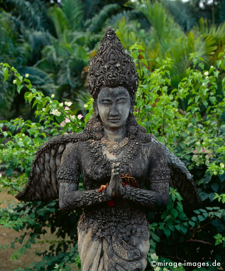 Praying
Buddhapark Xieng Khuan
Schlüsselwörter: Zeit, Zeitlosigkeit, love1, Buddhismus, Glauben, Religion, Skulptur, Stein, Gesicht, Angst, Kunst, Geister, animistisch, Patina, Traum, beten, Spiritualität, kraftvoll, jenseits, Sehenswürdigkeit, geheimnisvoll, stimmungsvoll, weiblich, Engel, meditati