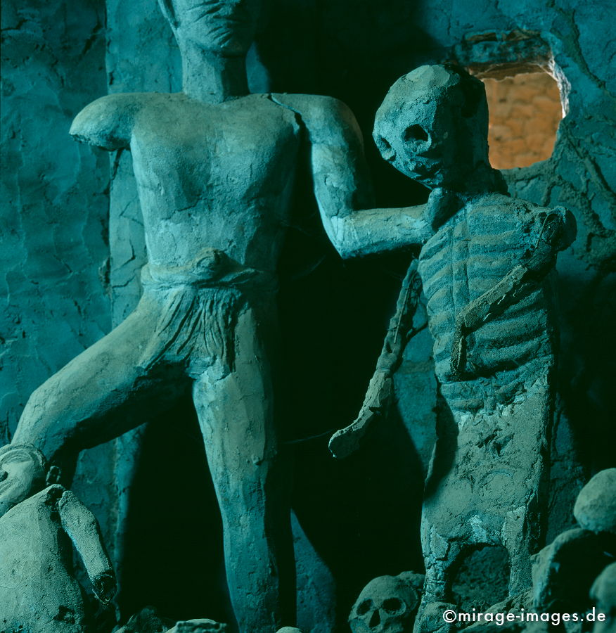 Tod
Buddhapark - Xieng Khuan Vientianne
Schlüsselwörter: Buddhismus, Park, Tourismus, Religion, Skulptur, Stein, Tod, Südost Asien, Entwicklungsland, grünblau, türkis, Tourismus, Reise, heilig, gruselig, Horror, Vergänglichkeit, Hölle, Spiess, Grab, leiden,