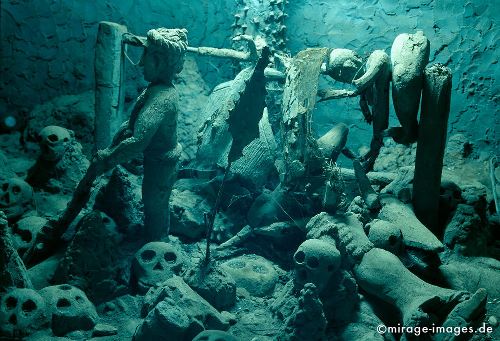 Samsara
Buddhapark Vientianne
Schlüsselwörter: Buddhismus, Park, Tourismus, Religion, Skulptur, Stein, Tod, Südost Asien, Entwicklungsland, grünblau, türkis, Tourismus, Reise, heilig, gruselig, Horror, Vergänglichkeit, Hölle, Spiess, Grab, leiden,