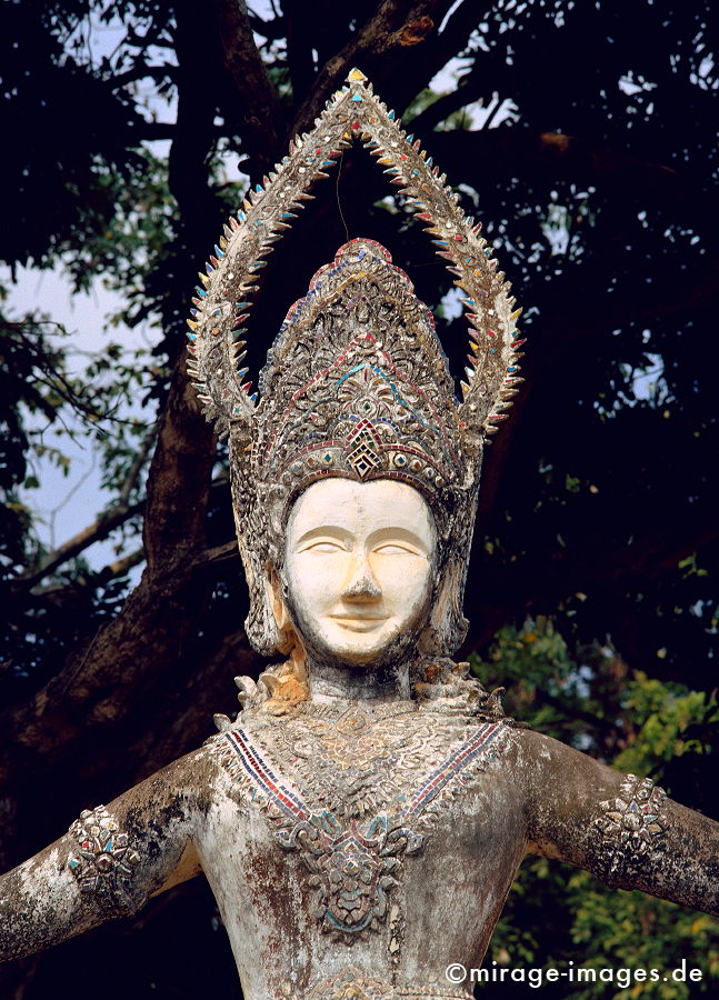Goddess
Buddhapark Xieng Khuan
Schlüsselwörter: Buddhismus, Religion, Skulptur, Stein, Gesicht, Kunst, Architektur, Schönheit, heilig, Skulpturenpark, vollendet, Traum, Ausdruck, Freizeit, Spiritualität, Sehenswürdigkeit, kraftvoll, Maske, entrückt, schwebend, jenseits, geheimnisvoll, stimmungsvoll