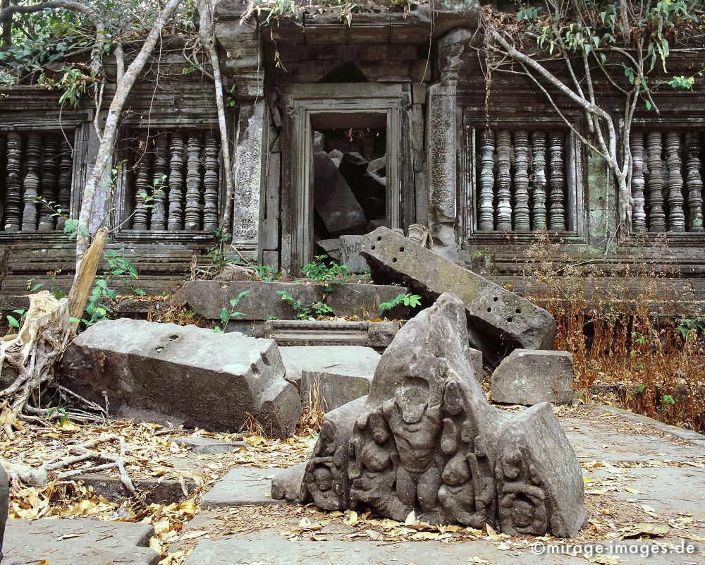 Beng Mealea
Tempel im Umfeld von Angkor Wat Siem Reap
Schlüsselwörter: Stein, heilig, Buddhismus, Religion, Spiritualität, Khmer, Asien, Entwicklungsland, Kultur, Reise, Tourismus, Frieden, friedlich, heilig, Mythologie, Naturreligion, Schönheit, Harmonie, archaisch, Magie, Mythos, Geist, göttlich, Würde, Bauwerk, Tempel