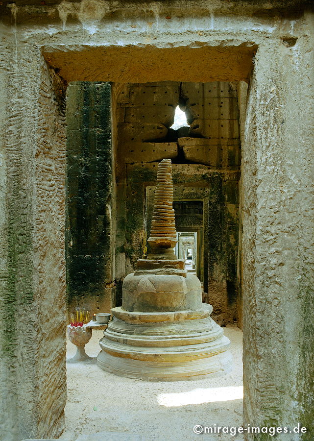 Preah Khan
Angkor Wat
Schlüsselwörter: Stein, heilig, Buddhismus, Religion, Spiritualität, Khmer, Kultur, Asien, Opfer, Reise, Architektur, Frieden, friedlich, Fernreise,