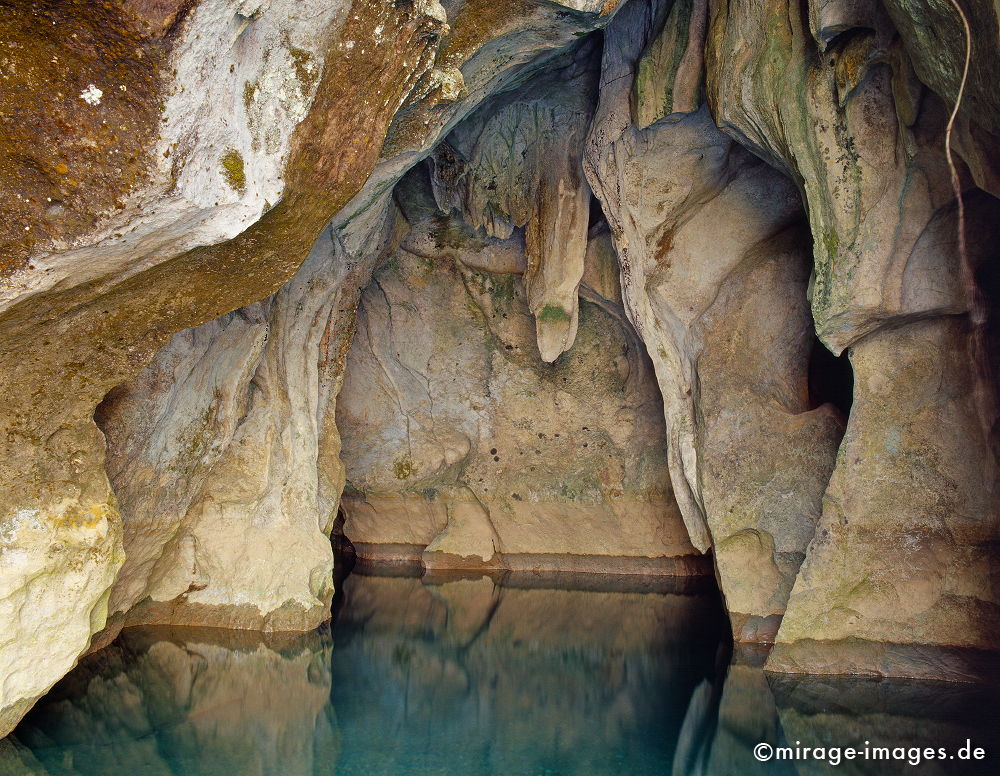 Spring Water
Nam Pik
Schlüsselwörter: Stein, Felsen, Ursprung, Tropen, Wasser, Ruhe, Wasser, Natur, Landschaft, Südost Asien, Reise, Pflanzen, klar, rein, grün, Einsamkeit, archaisch, Ökologie, Indochina, türkis, Stille, Quelle,