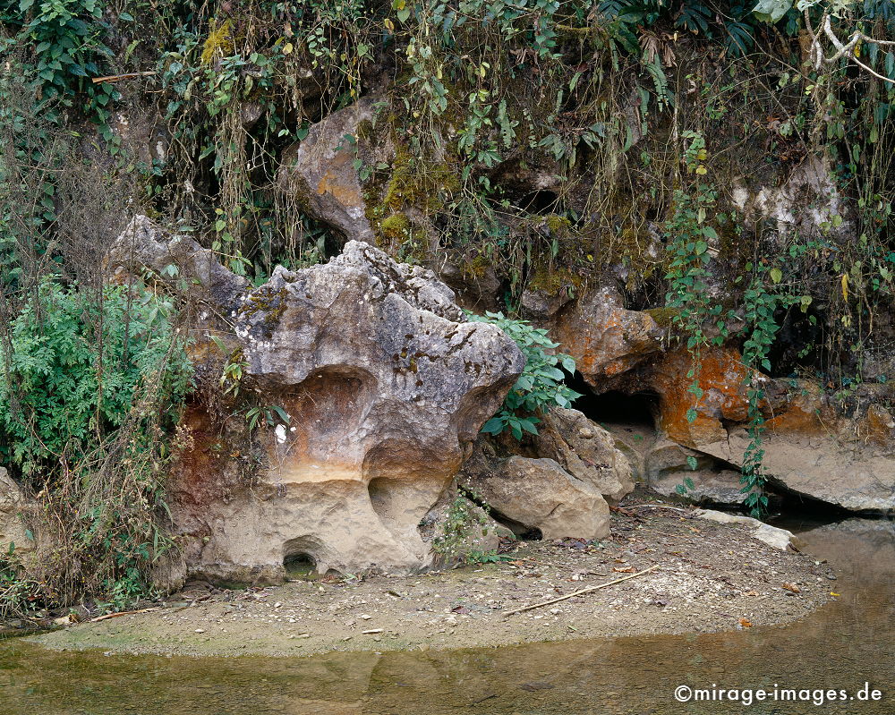 Spring Water
Nam Pik
Schlüsselwörter: Dschungel, Tropen, Wasser, Fluss, Ruhe, Wasser, Natur, Landschaft, Südost Asien, Reise, Pflanzen, klar, rein, grün, Urwald, Einsamkeit, archaisch, Ökologie, Indochina, fliessen, Stille,