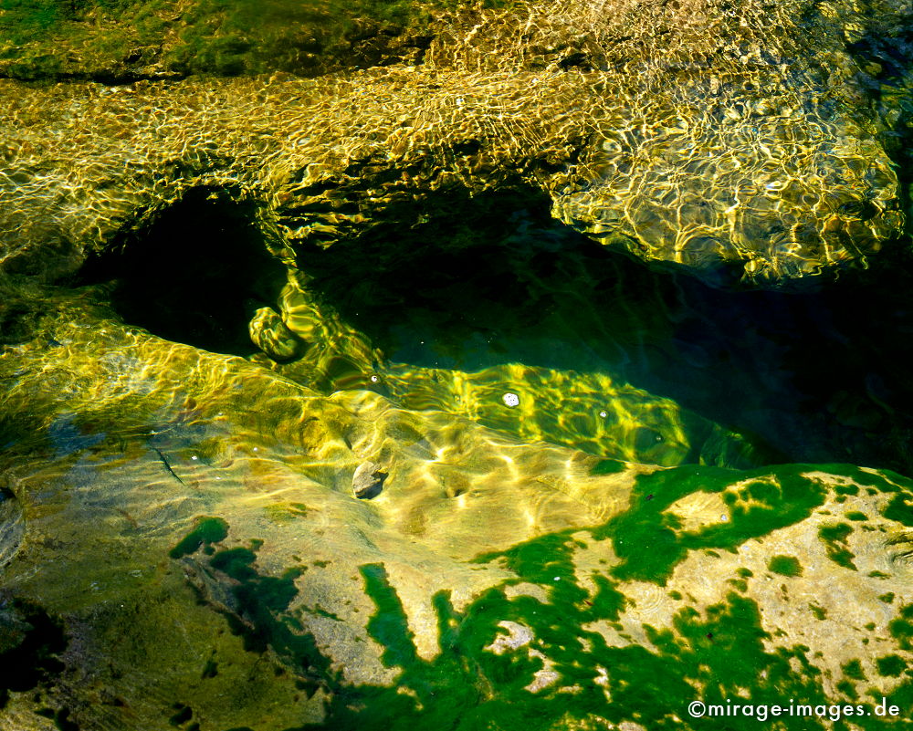 Gumpen am Lainfall
Schlüsselwörter: Wasser, grün, zerfurcht, Felsen, Stein, Erosin, Bild, abstrakt, fliessen, ornament, Struktur, Entspannung, entspannen, Muster, Schönheit, abgelegen, kalt, Entdecken, Aktivität, Umwelt, Vegetation,
