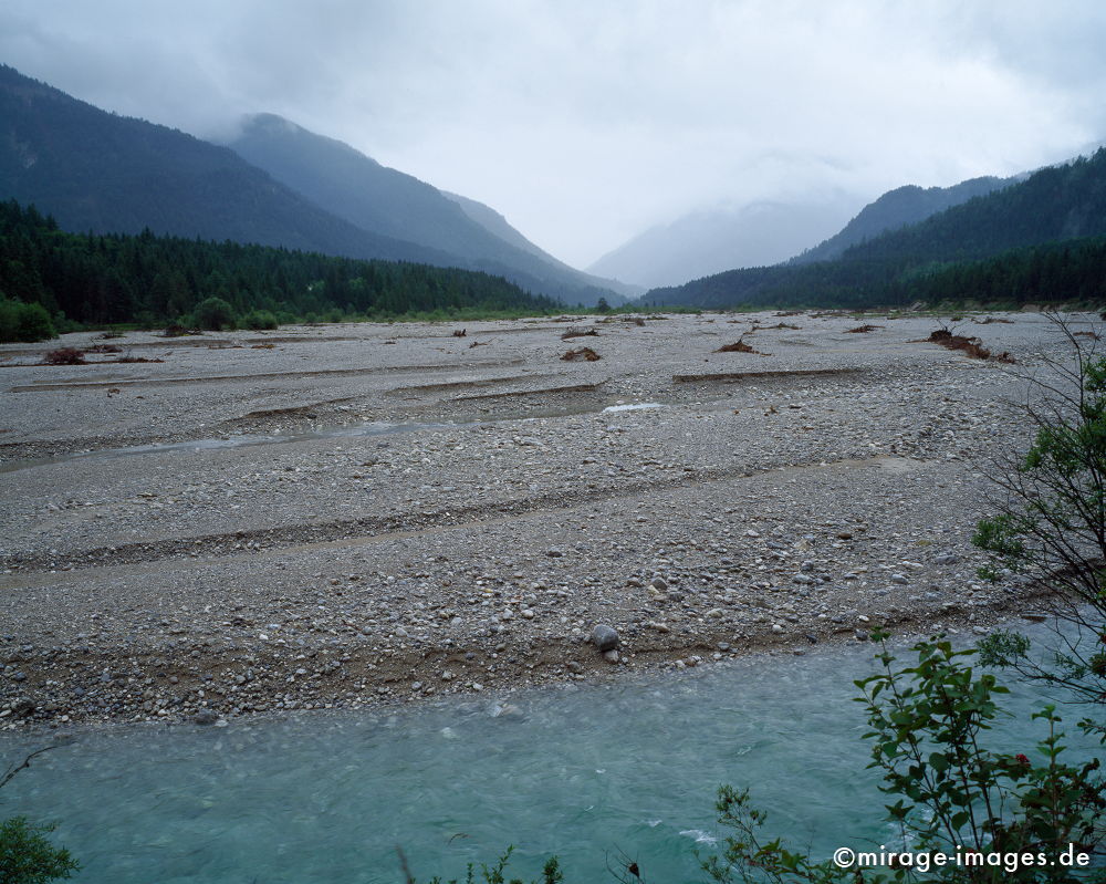 Valley of the Isar
Karwendelgebirge
Schlüsselwörter: Wasserfall, Wasser, fliessen, Ruhe, Natur, Stein, Meditation, Entspannung, entspannen, Wildnis, unberührt, frisch, klar, natürlich, Harmonie, authentisch, Felsen, Reinheit, Sauberkeit, Leben, zerbrechlich, empfindlich, romantisch, idyllisch, kühl,