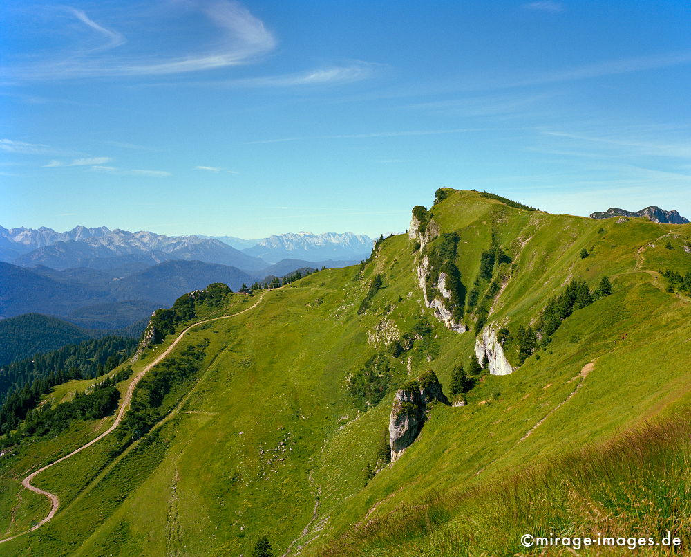 Latschenkopf
Bad Tölz-Wolfratshausen
Schlüsselwörter: Berg, Wiese, Alpen, grün, Himmel, blau, Gebirge, Hochgebirge, wandern, Erholung, Freizeit,