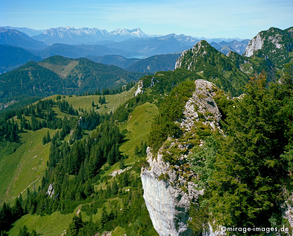 Latschenkopf
Bad Tölz-Wolfratshausen
Schlüsselwörter: Berg, Wiese, Alpen, grün, Himmel, blau, Gebirge, Hochgebirge, wandern, Erholung, Freizeit,