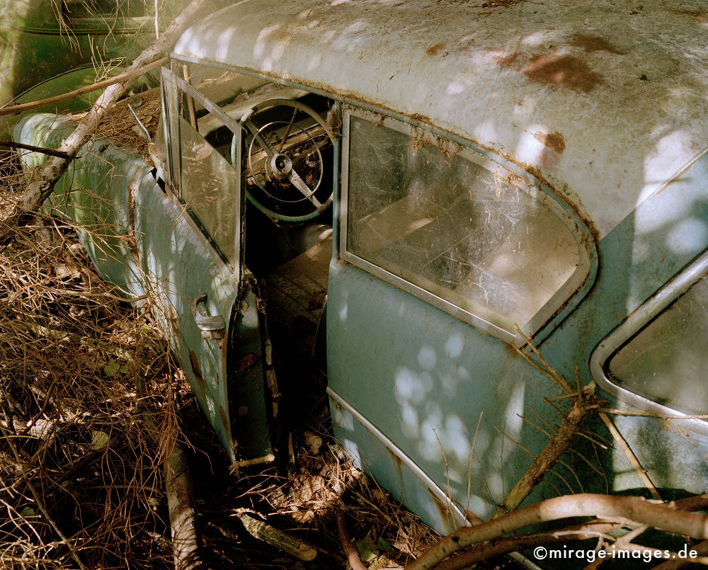 Junkyard
Kaufdorf Grbetal
Schlüsselwörter: Oldtimer, Staub, Verfall, morbid, Zeit, Auto, Verkehr, antik, Transport, Rost, Schmutz, verfallen, pittoresk, Nostalgie, Zeitalter, historisch, Geschichte, Relikt, gebraucht, verbraucht, Automobil, alt, ausgedient, Fetisch, Wrack, Technik, Technologie,