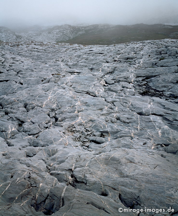 Moraine
Col du Sanetsch
Schlüsselwörter: Moräne, fantastisch, phantastisch, Wildnis, rauh, rau, Felsen, Berge, Berg, Niemandsland, hochalpin, Gebirge, mystisch, geheimnisvoll, abgelegen, jenseits, Sagen, Mythen, Legenden, Sage, Mythos, Legende, Natur, natürlich, abgeschieden, unbewohnt,
