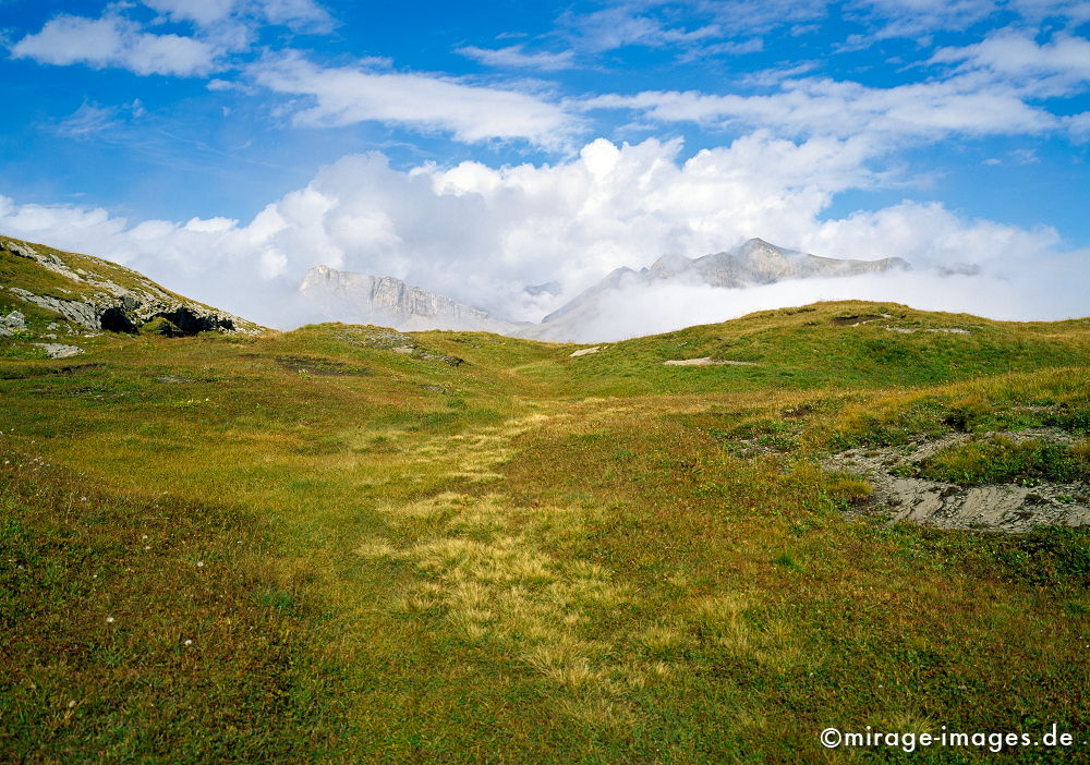 Mountains and Sky
Col du Sanetsch
Schlüsselwörter: Berg, Wiese, Alpen, grün, Himmel, blau, Gebirge, Hochgebirge, wandern, Erholung, Freizeit, Sonne, Geröll, schwarz, Massiv, Höhe, Himmel, Schönheit, Entfernung, Weite, atemberaubend, fantastisch, phantastisch, Wildnis, rauh, rau, Felsen, Berge, Berg, W