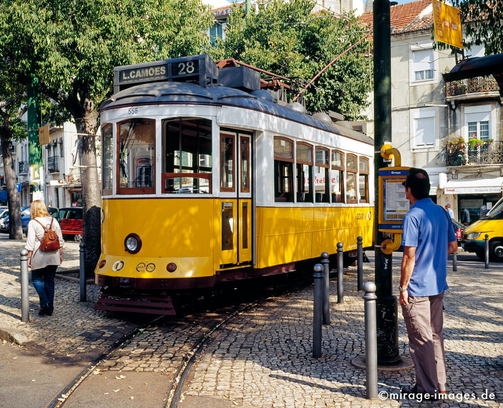 Electrico
Lisboa Rua da Graca
Schlüsselwörter: Strassenbahn, Tourismus, Sehenswürdigkeit, alt, historisch, Altstadt, Verkehr, Schienen, Verkehrsmittel, Haltestelle, gelb, Graca,