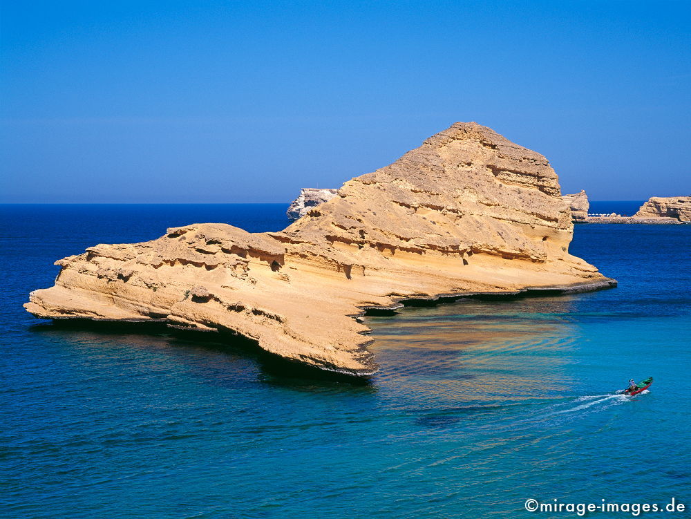 Bandar al  Jissah
Quantab
Schlüsselwörter: Meer, Postkarte, See, Einsamkeit, Fels, Stille, Wasser, Romantik, Idylle, schön, surreal, fantastisch, Insel, Ruhe, frisch, klar, rau, zerbrechlich, empfindlich, Reinheit, Sauberkeit, ungezähmt, Felsen, blau, Himmel, sauber, 