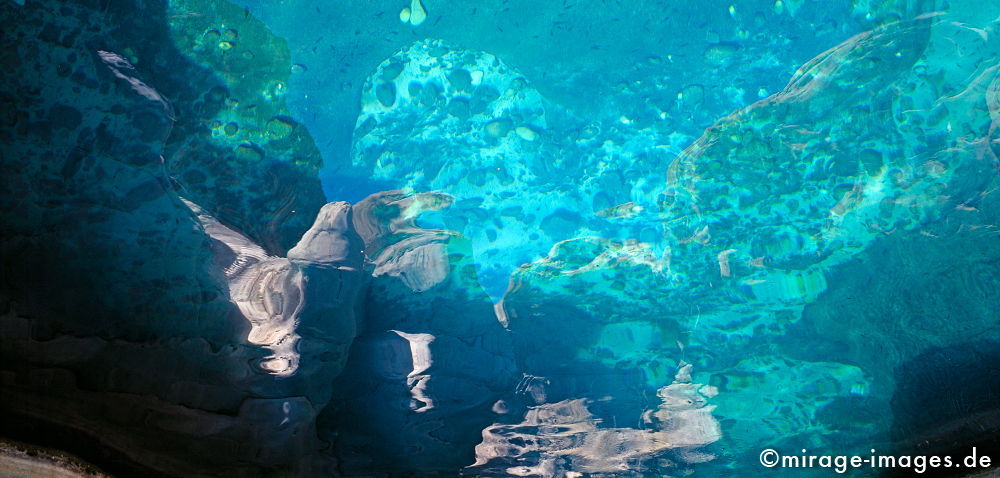 Just a dream
Wadi Bani Khalid

Schlüsselwörter: Oase, Wadi, Flussbett, Wasser, Erfrischung, klar, sauber, ruhig, sonnig, friedlich, Frieden, Ruhe, Stille, schön, Schönheit, spektakulär, unberührt, glasklar, ursprünglich, Attraktion, einladend, hell, überleben, Meditation, türkis, blau, Struktur,
