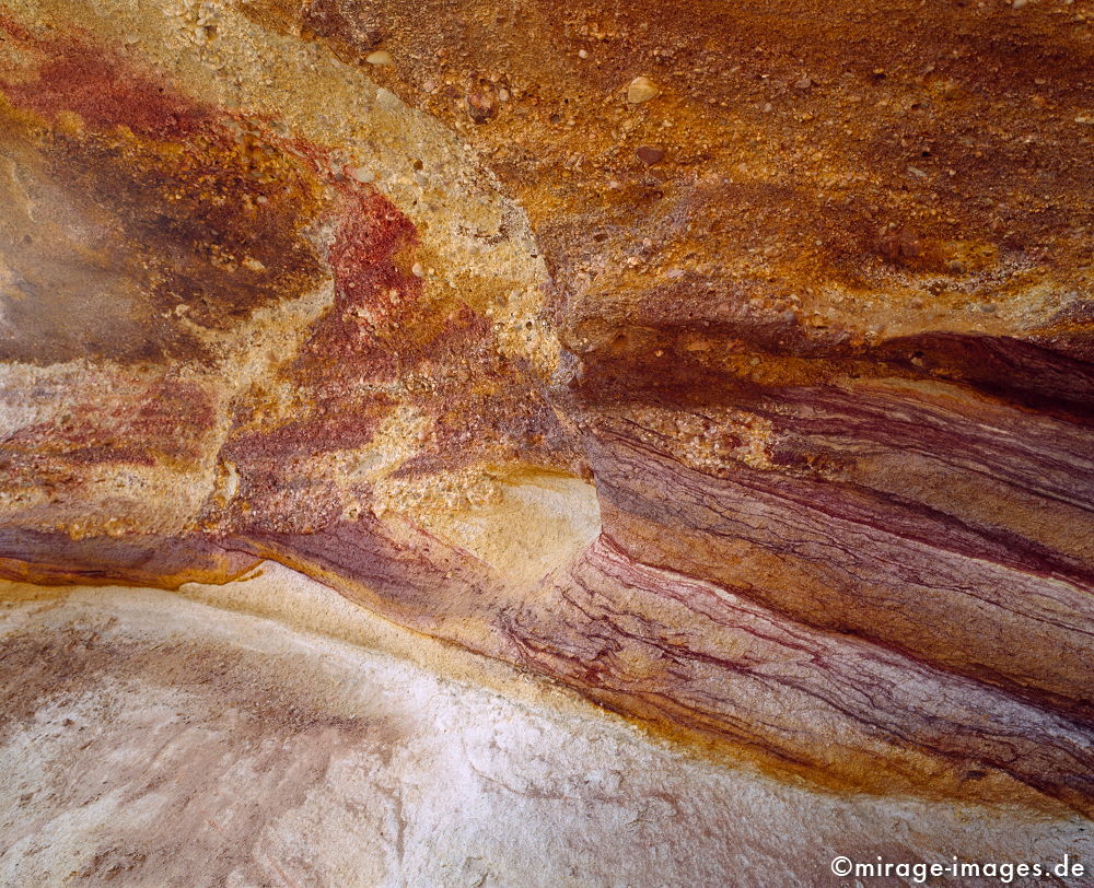 Natureart
Bandar al  Jissah
Schlüsselwörter: Bild, Gemälde, Assoziation, Fantasie, Phantasie, rot, gelb, Muster, Textur, Stein, Felsen, Illusion, Fisch, magisch, rauh, Geologie, Schichten, Adern, 