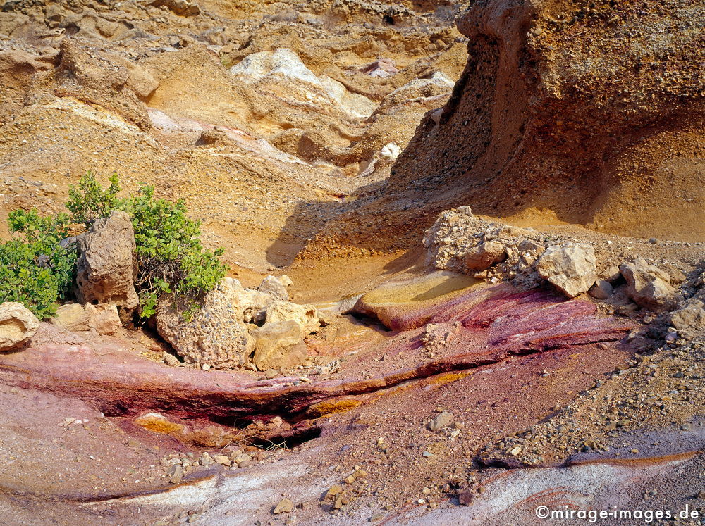 Rock bed
Quantab
Schlüsselwörter: Stein, Felsen, Einsamkeit, einsam, schroff, schön, Schönheit, spektakulär, schroff, rauh, unberührt, ursprünglich, weich, Erosion, Umwelt, Leere, Karst, Gebirge, Ödland, abgeschieden, menschenleer, Geologie, karg, farbig, bunt, rot violett, Sand, 
