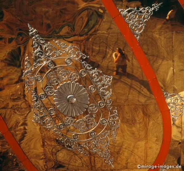 Selfportrait
Mawlamyine (Moulmein)
Schlüsselwörter: Buddha, Skulptur, gigantisch, riesig, spektakulär, liegend, eindrucksvoll, imposant, beeindruckend, erhaben, Spiegel, Messing, Kunst, Birma, Burma, Myanmar, Südost Asien, Entwicklungsland, Tropen, Armut, Fernreise, Reise, Kultur, Tourismus, exotisch,