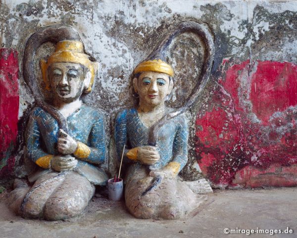 Kawgun Cave
Hpa - an
Schlüsselwörter: Birma, Burma, Myanmar, Südost Asien, Höhle, Stein, Heiligtum, Tempel, Kraft, Meditation, Buddhismus, Religion, Spiritualität, Anbetung, Ruhe, Skulptur, zeitlos, Schönheit, Stille, Frieden, friedlich, heilig, Entspannung, entspannen, Liebe, Menschlichk