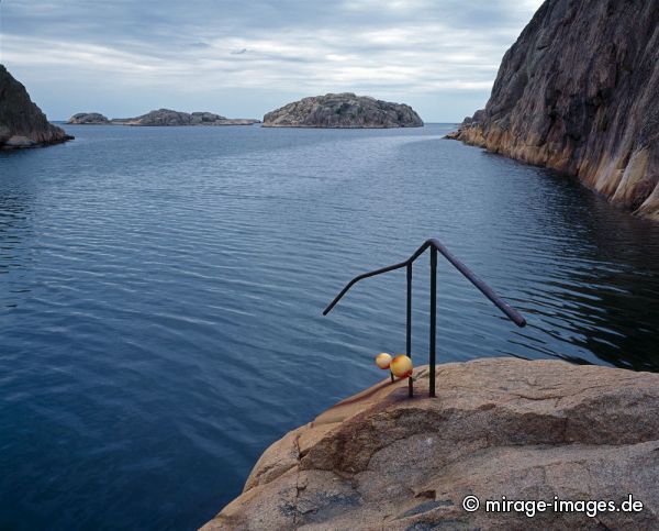 lost place
Bohuslän
Schlüsselwörter: Wasser, einsam, verlassen, Geländer, Weite, Ruhe, Felsen, Schweden, Schären,