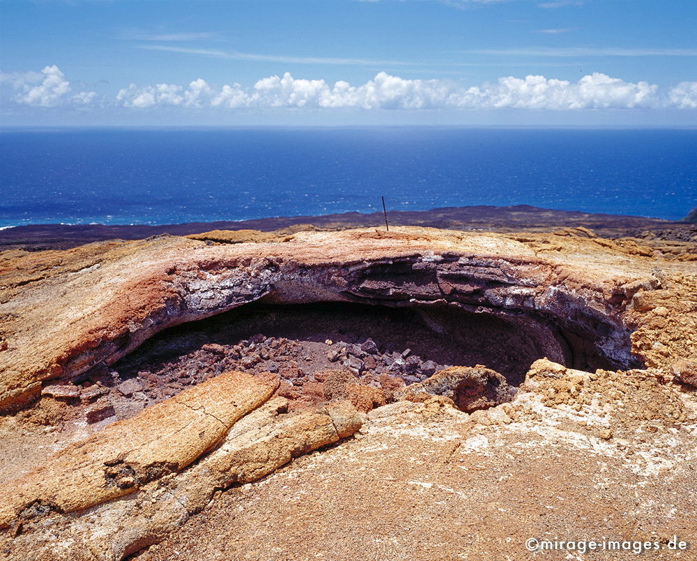 Craters
Coulée de lave
Schlüsselwörter: Gefahr, Naturgewalt, Wolken, Abenteuer, heiss, Lava, erkaltet, Bruchstücke, scharfkantig, farbig, Magma, surreal, vulkanisch, Vulkan, Kruste, Eruption, Lavawüste, Mondlandschaft, Lavagestein, warm, Einöde, trocken, karg, bizarr, unwirklich, Bruch,