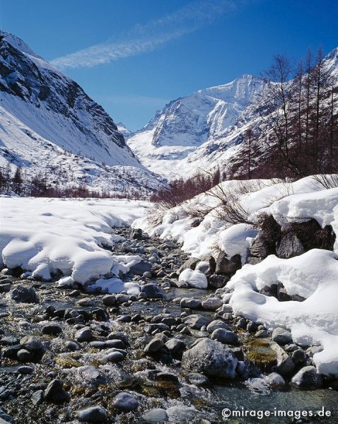 High Mountain Valley
Zinal
Schlüsselwörter: Wasserfall, Eiszapfen, Eis, Schnee, Winter, Kälte, weiss, Sonne, kalt, Fels, Steine, Berge, Berg, Gebirge, wild, romantisch, rauh, ungezähmt, naturschutz, geschützt, gefroren, Tal, Fluss, Wasser, fliessen, wandern, Wanderung, Hochgebirge, alpin, Wallis