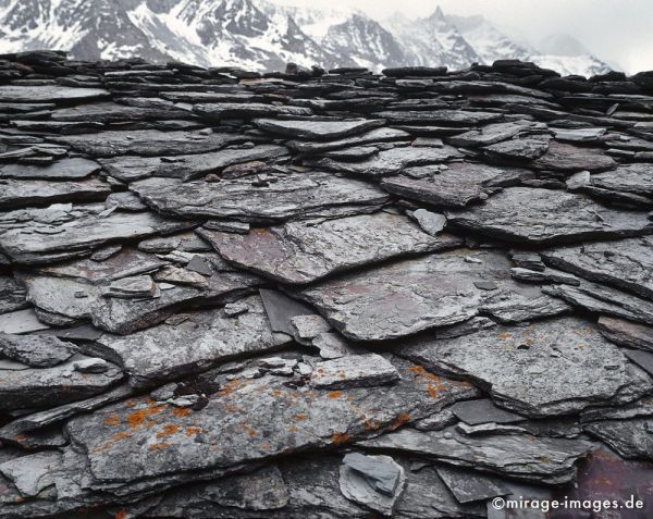 Slate Roof
Val d'Hérémence
Schlüsselwörter: Europa, Schweiz, Alpen, Hochland, wandern, Wanderung, Hochgebirge, alpin, Dorf, Haus, Gebäude, Architektur, Stall, Ställe, Hütten, Dach, Dächer, Granitschiefer, Schiefer, Berge, Unterkunft, Ansammlung, Stein, Schuppen, Verschlag, Unterschlupf, grob, 
