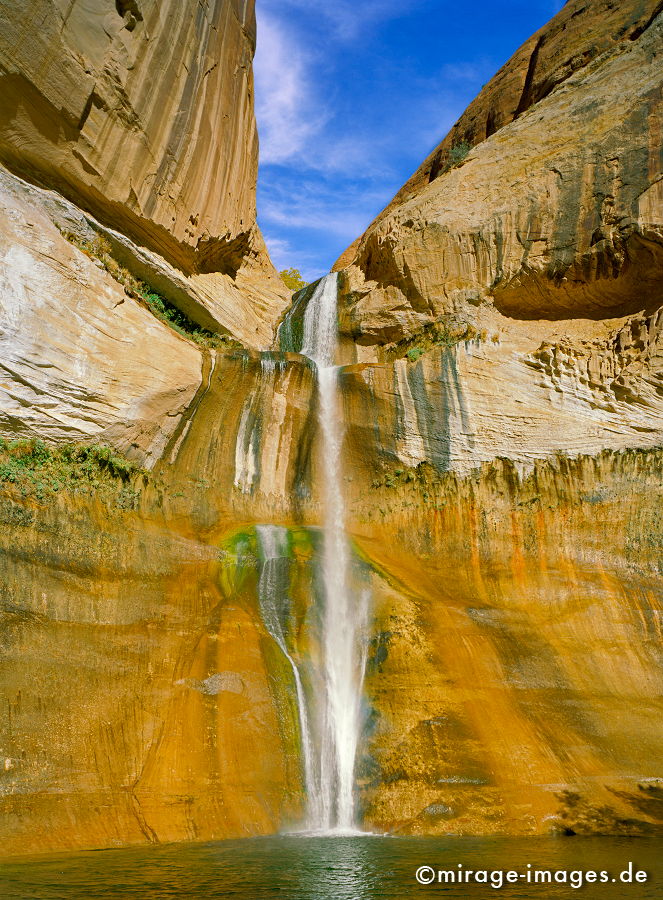 Lower Calf Creek Falls
Grand Staircase Escalante National Monument
Schlüsselwörter: gelb, orange, zerfurcht, Felsen, Stein, Wind, Sandstein, Erosin, fliessen, ornament, Struktur, Entspannung, entspannen, Erdgeschichte, Naturwunder, Schönheit, abgelegen, Abenteuer, Entdecken, Aktivität, Umwelt, Vegetation, kraftvoll, Schöpfung,