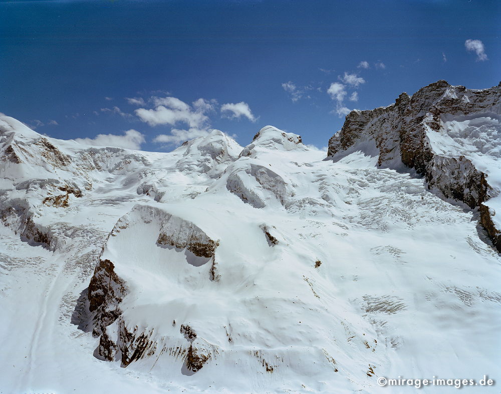 near Matterhorn
Zermatt
Schlüsselwörter: Berge, Schnee, weiss, blau, Wolken, Himmel, Gebirge, Alpen, kalt,