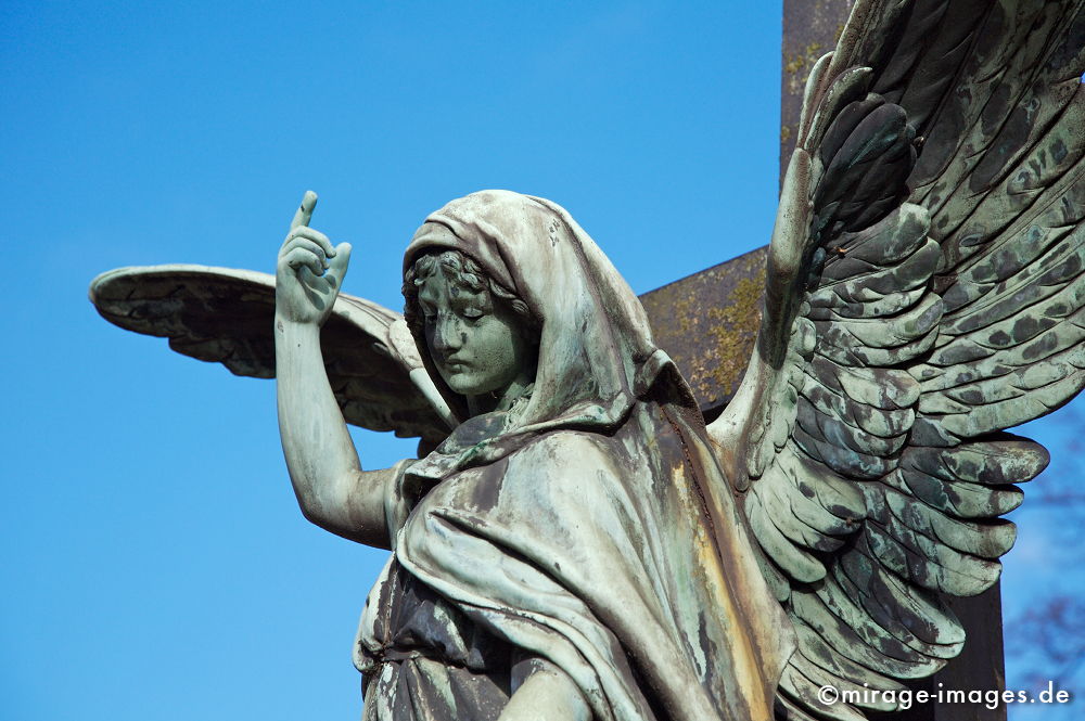 Angel 6
München Ostfriedhof
Schlüsselwörter: Kultur, Flügel, göttlich, Friedhof, Kunst, Statur, Himmel, bronze, Architektur, himmlisch, Tod,
