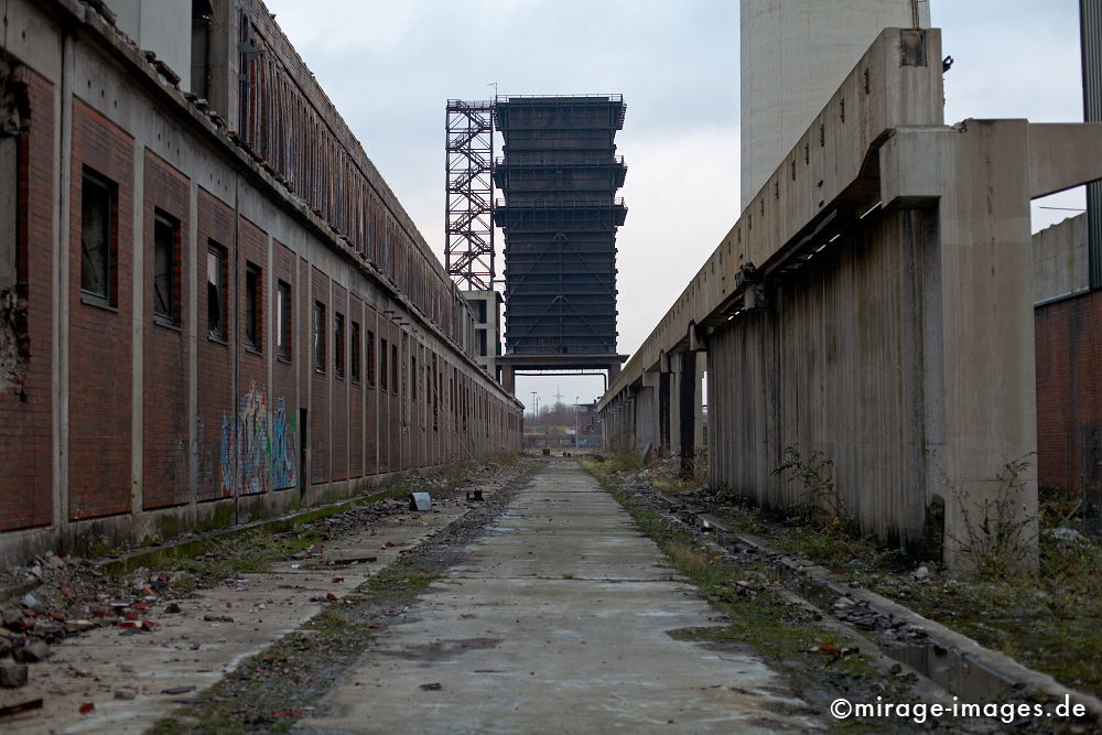 Disused
Kokerei Kaiserstuhl
Schlüsselwörter: Ruhrgebiet, Geschichte, Industriegeschichte, Revier, Industrie, Industrieruine, Abbruch, Verfall, Erosion, Zeitalter, Industrieanlage, Standort, Strukturwandel, Endzeit, stillgelegt, Abriss, baufällig, Gebäude, Ruine,