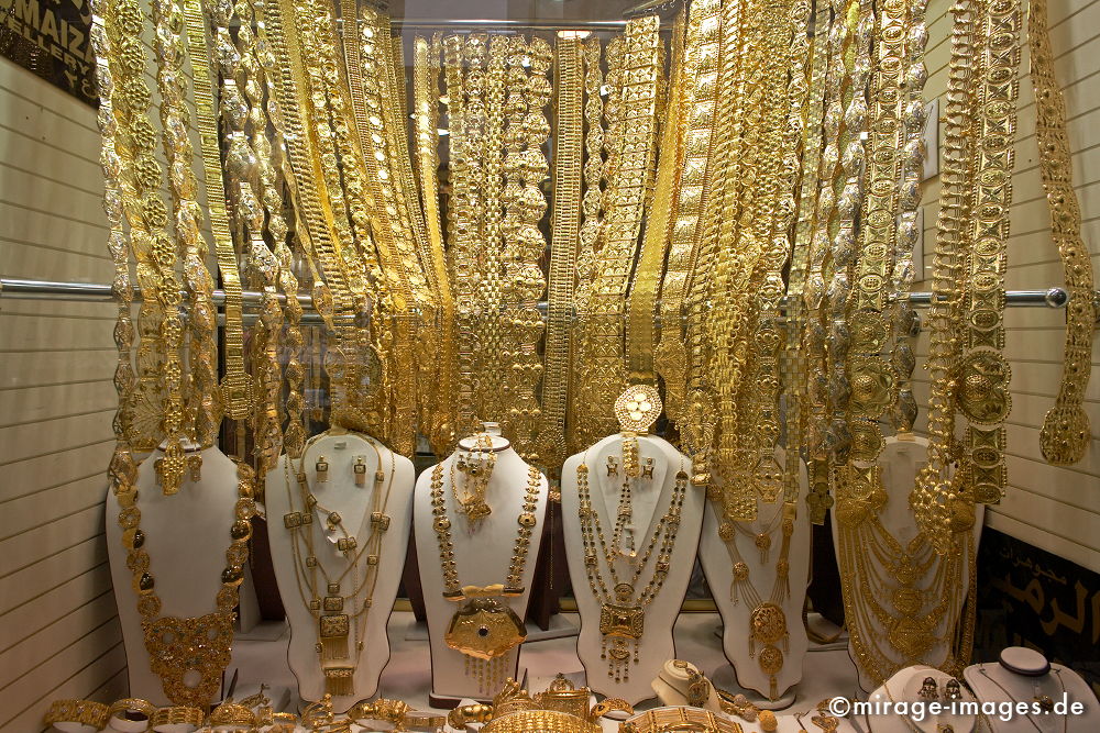Gold
Deira Gold Souk
Schlüsselwörter: Reichtum, Überfluss, reich arabisch, glanz, Edelmetall, nobel Luxus, Wohlstand, funkeln, Kultur, Eleganz, Ketten, Broschen, Stolz, einkaufen,