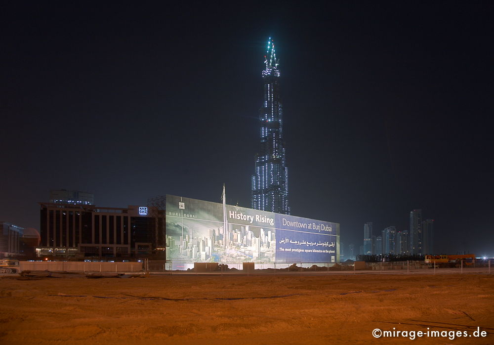 Burj Dubai
Schlüsselwörter: Architecture1, Boomtown, Beton, Hochhaus, Macht, Stärke, Einfluss, Baustelle, Arbeiter, gross, riesig, gigantisch, Stahl, Baukran, Großstadt, Lichter, gespentisch, Metropole, beleuchtet, Gebäude, Nacht, nachts, Mittlerer Osten, Geld, Scheichtum,