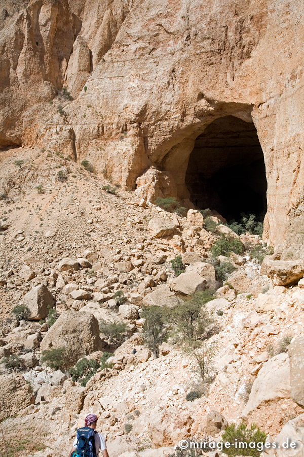 Entrance
Khaf Thary
Schlüsselwörter: Höhle, Abenteuer, forschen, entdecken, unbekannt, abgelegen, Vegetation, Stille, Felsen, unwirtlich, 