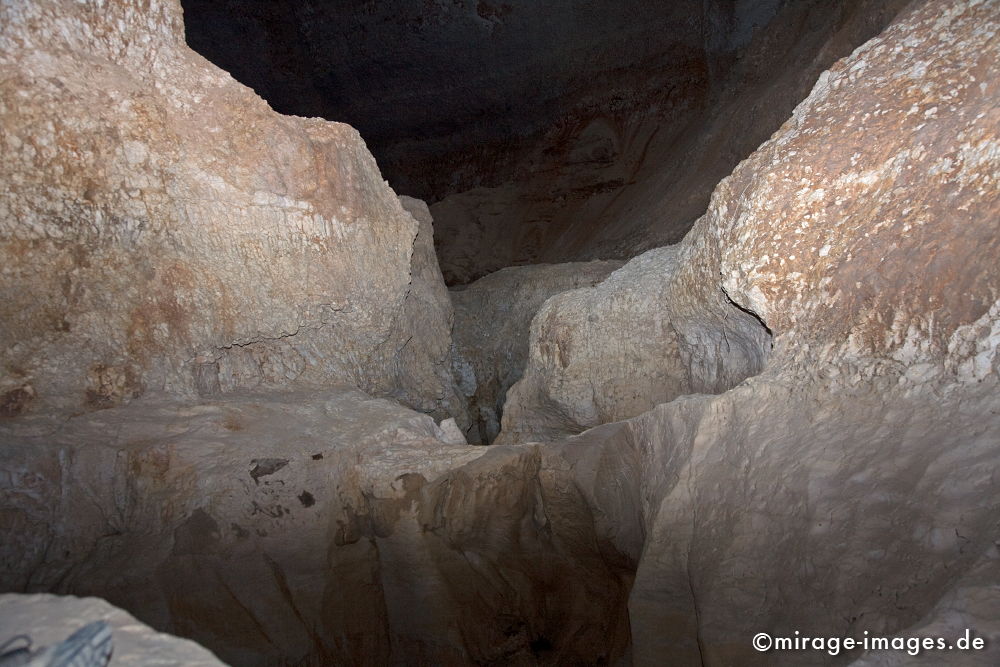 Cavescape
Khaf Thary
Schlüsselwörter: Höhle, Abenteuer, forschen, entdecken, unbekannt, abgelegen, dunkel, Stille, Felsen, unwirtlich, Gebirge, Berge, Canyon, Schlucht, klettern, 