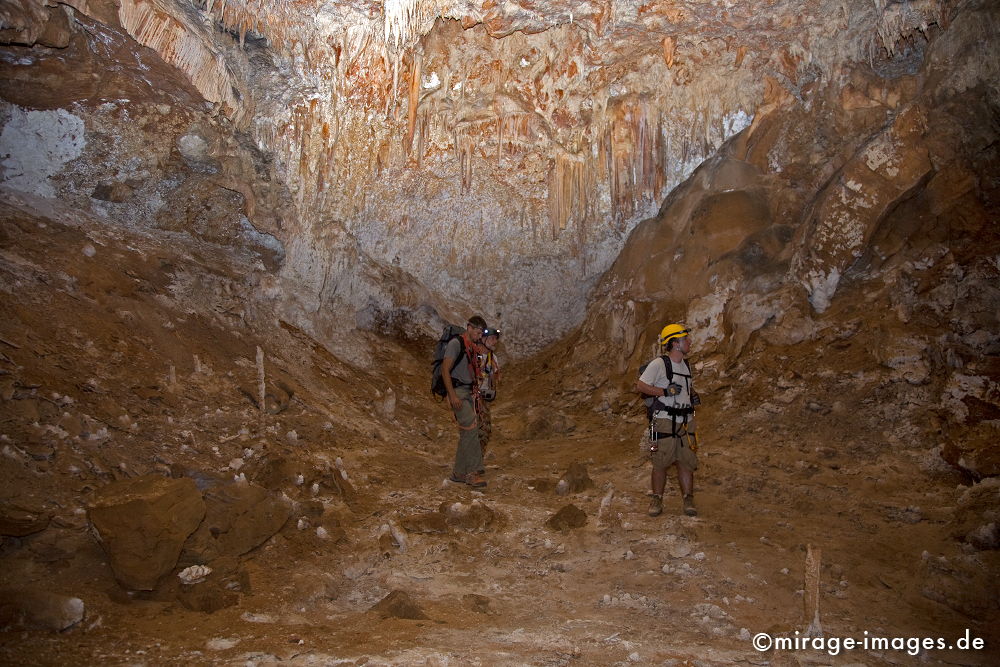 Orientation
Khaf Thary
Schlüsselwörter: Höhle, Abenteuer, forschen, entdecken, unbekannt, abgelegen, dunkel, Stille, Felsen, unwirtlich, Gebirge, Berge, Canyon, Schlucht, klettern, Stalagmiten, Stalaktiten, Natur, 