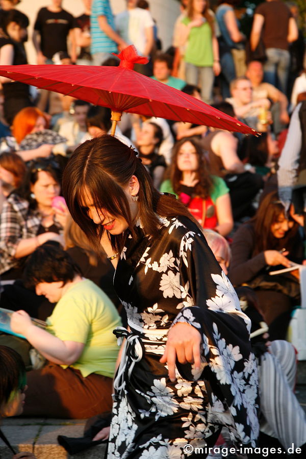 Japan Tag
Dsseldorf
Schlüsselwörter: traditionell, Kimono, Mdchen, vital, Lachen, Schirm, Rollenspiel, Cosplay, Comic, Manga, Anime, Jugendkultur, Japan, japanisch, Fernost, bunt, schrill, Pop, Popkultur, futuristisch, virtuell, Fantasie, bizarr, Visu, fashion, Mode, exotisch, Spiel,