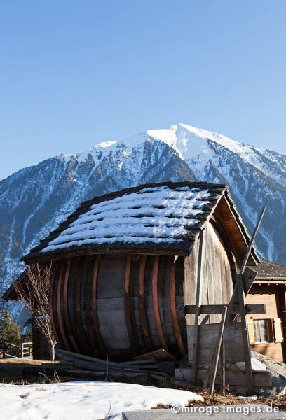 Wine Barrel
Chemin-dessus
Schlüsselwörter: Schnee, Berge, Gebäude, originell, Fass, Dach, Schnee, bizarr, Gebirge, Europa, Schweiz, Alpen, Hochland, wandern, Wanderung, Hochgebirge, alpin, Wallis, Valais