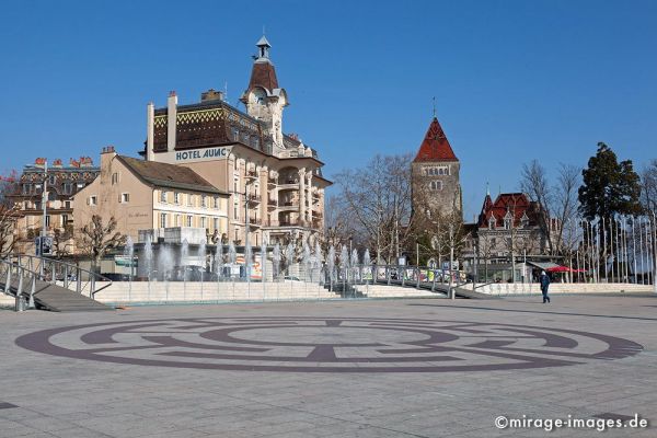 Place du Port
Lausanne
Schlüsselwörter: Hotel, alt, Luxus, Schönheit, Dekadenz, Platz, großzügig, Reichtum, Wohlstand, Glanz, Pracht, Kultur, Sonne, Himmel, blau, Château d'Ouchy, Hotel au Lac