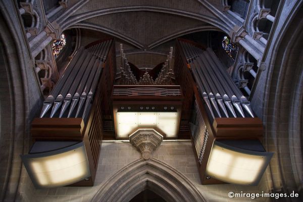 Organ 
Cathedrale Notre-Dame de Lausanne
Schlüsselwörter: Musik, Orgelpfeifen, Kirche, Religion, religiös, Klassik, klassisch, ernste Musik, Pracht, Musikinstrument, Klang, Ton, Pfeifenorgel, Akustik, Hall, Gewölbe,  