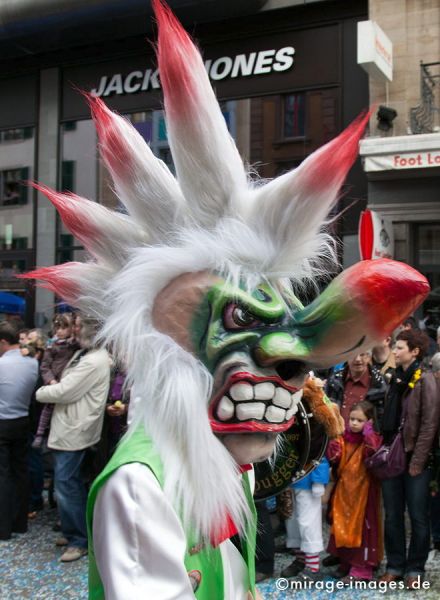 Red Nose
Schlüsselwörter: Fasnacht, Sujet, Thema, Cortèges, Guggenmusik, Brauch, Tradition, Umzug, Umzüge, Humor, Musik, Comic, Nase, Irokese, 