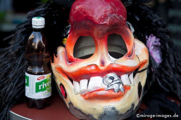 Rivella
Schlüsselwörter: Fasnacht, Larve, Maske, Thema, Cortèges, Brauch, Tradition, Umzug, Umzüge, Humor, Musik, Comic, rot, 