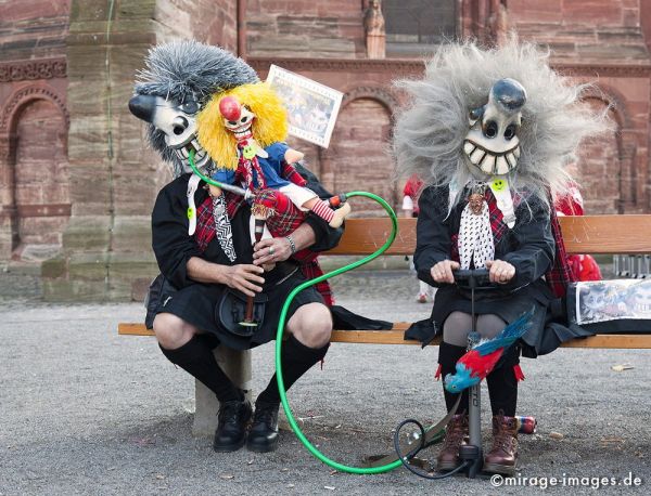 Concert
Schlüsselwörter: Waggis, Duo, Kostüm, Musik, Fasnacht, Cortèges, Guggenmusik, Brauch, Tradition, Umzug, Umzüge, Humor, Musik, Comic, 