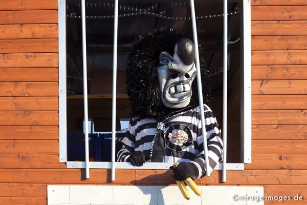 Lag
Schlüsselwörter: Waggis, Wagen, Kostüm, Knacki, Knast, Gefangener, Fasnacht, Larve, Masken, Cliquen, Sujet, Thema, Cortèges, Brauch, Tradition, Umzug, Umzüge, Humor, Comic, 