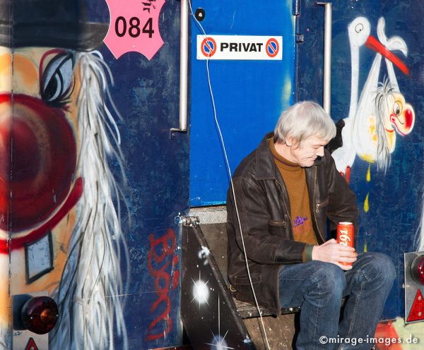 Privat
Schlüsselwörter: Fasnacht, Larve, Masken, Cliquen, Sujet, Thema, Cortèges, Guggenmusik, Brauch, Tradition, Umzug, Umzüge, Humor, Pause,