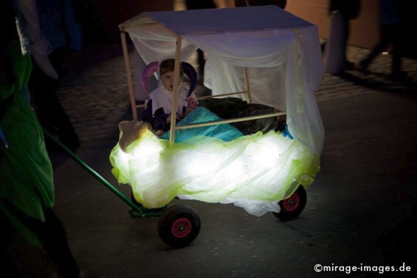 Baby Buggy
Schlüsselwörter: nachts, Kind, , Basler Münster, beleuchtet, Fasnacht, kunstvoll, Cliquen, Sujet, Thema, Cortèges, Brauch, Tradition, Umzug, 