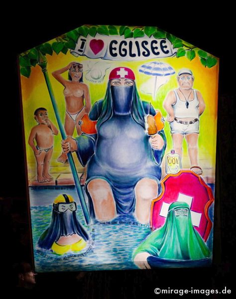 The Bath
Schlüsselwörter: Laterne, Islam, Moslems, Frauen, baden, verschleiert, Verschleierung, Basler Münster, beleuchtet, Ausstellung, Sarkasmus, Ironie, Fasnacht, kunstvoll, Cliquen, Sujet, Thema, Cortèges, Brauch, Tradition, Umzug, Humor, Comic, 